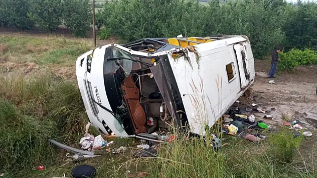Konya'dan yola çıkan otobüs kaza yaptı: 4 ölü, 3'ü ağır 15 yaralı