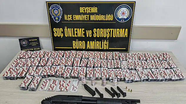 Konya'da zehir tacirlerine operasyon: Çok sayıda uyuşturucu ve silah ele geçirildi, 5 gözaltı!