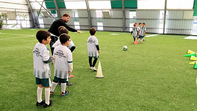 Konya'daki spor okullarında eğitim başladı: 13 branşta 1669 çocuk geleceğe hazırlanıyor!