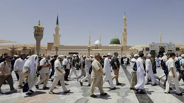 Konya'dan da katılım sağlandı: 13. Ufka Yolculuk Yarışması'nın ödüllü umre kafilesi kutsal topraklardan döndü