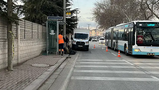 Konya merkezde motosiklet durağa çarptı, 17 yaşındaki genç hayatını kaybetti