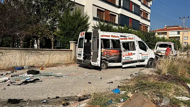 Konya merkezde servis minibüsü kaza yaptı: Çok sayıda yaralı var