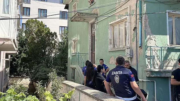 Konya merkezdeki binadan yayılan kötü koku ekipleri alarma geçirdi