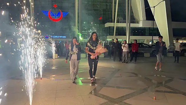 Konya'nın gururu Sinem Oruç'a garda coşkulu karşılama