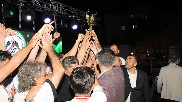 Konya'nın ilçesinde BAL coşkusu tavan yaptı: Üzümlü Meydanı tarihi günlerden birini yaşadı