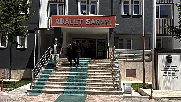 Konya polisi uyuşturucuya geçit vermedi: Koltuk astarından çıktı