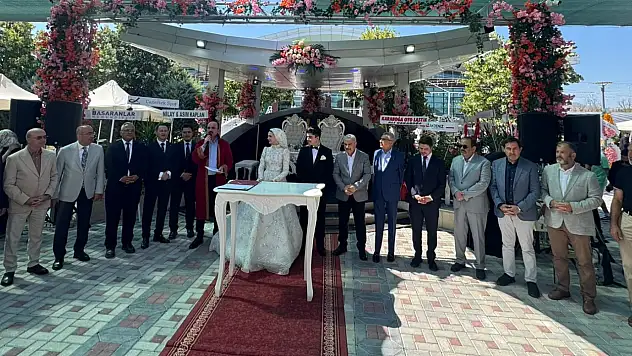 Konya protokolünü buluşturan düğün: Özboyacı ile Yaşlı aileleri akraba oldu