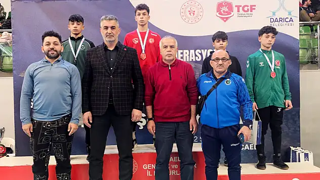 Konya tarihinde bir ilk: Karatay Şampiyon Güreşte Türkiye şampiyonluğu