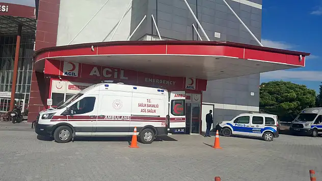 Konya ve Karaman Caddesi kesişiminde kaza: Sürücü hastaneye kaldırıldı