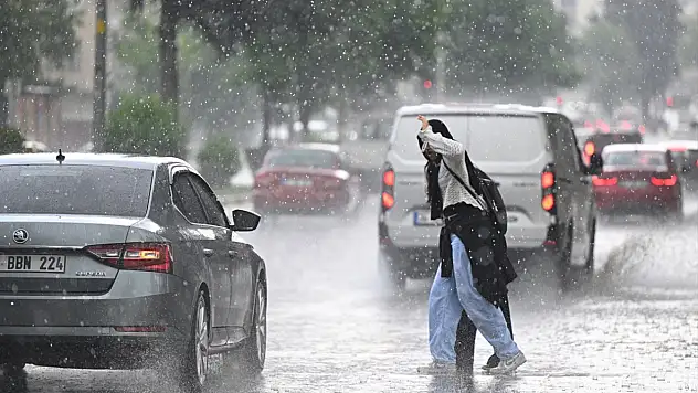 Konya'ya çifte sağanak uyarısı: Meteoroloji gün vererek vatandaşları uyardı