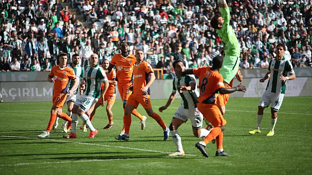 Konyaspor- Başakşehir maçına kaç taraftar gelecek?