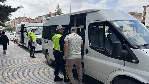 Kulu'da polis ekiplerinden okul çevreleri ve servislere sıkı denetim