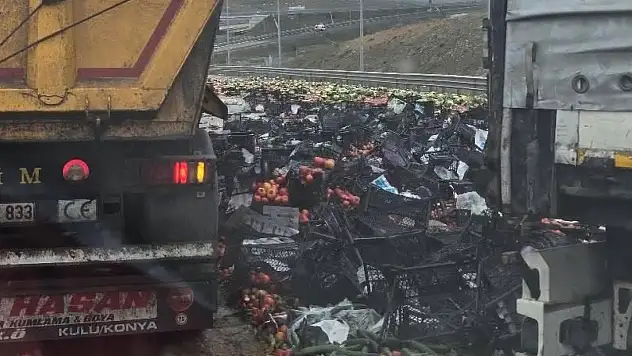 Konya'da tır kazası: Meyve ve sebzeler yola saçıldı