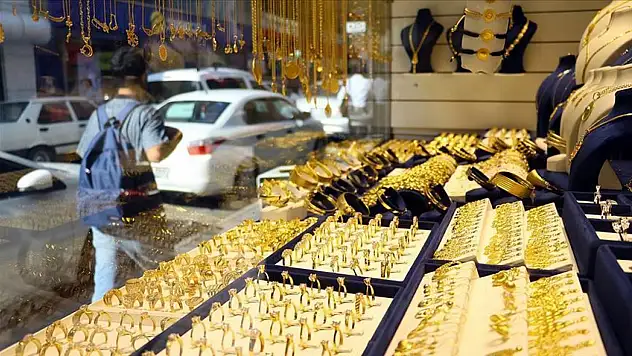 Kuyumcularda hareketli sabah: Gram, çeyrek ve Cumhuriyet altını ne kadar oldu?