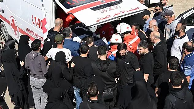 Lübnan'da Türk bayrağı rüzgarı! Sağlık Bakanı Nasreddin TİKA yardımlarını teslim aldı