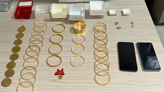 Manisa'da 4,5 milyonluk altın dolandıran 2 şüpheli Konya'da yakalandı