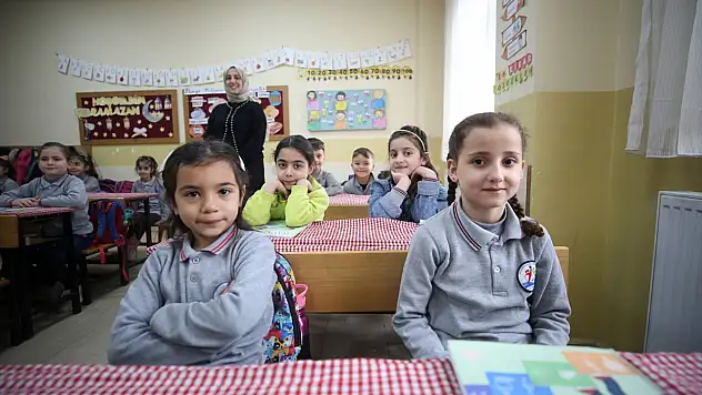 MEB'den okula uyum haftası kararı: Kamuda çalışan ebeveynlere idari izin hakkı