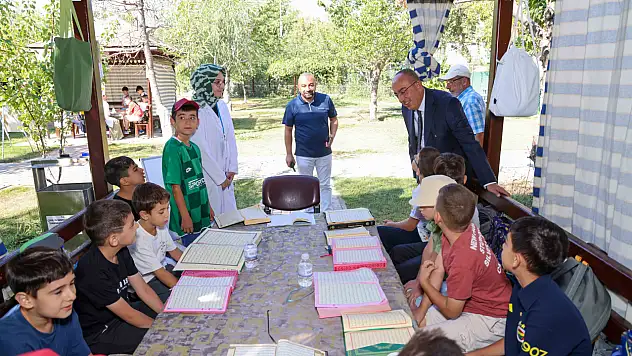 Meram'da 1050 çocuk hem Kur'an öğreniyor hem de doğayla buluşuyor