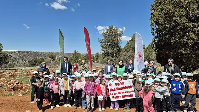 Minik yüreklerden doğaya büyük destek: Bozkır'da fidan dikme heyecanı