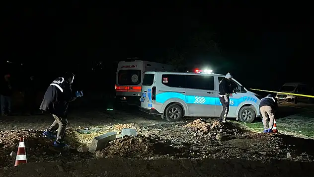 Motosiklet araziye uçtu: 1 ölü
