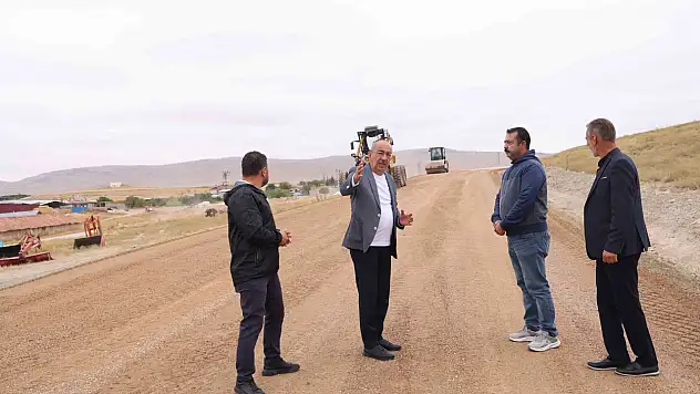 Mustafa Kavuş saha mesaisini sürdürüyor: Meram'da 6 mahalleye hizmet çıkarması