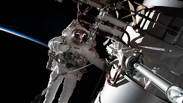 NASA astronotların akıllı telefon kullanmasına izin verecek