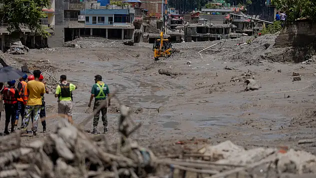 Nepal'de sel felaketi: Can kaybı bin 114'e yükseldi, binlerce kişi aranıyor