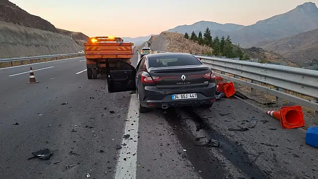 Otomobil emniyet şeridindeki kamyonete çarptı, 1 ölü, 3 yaralı