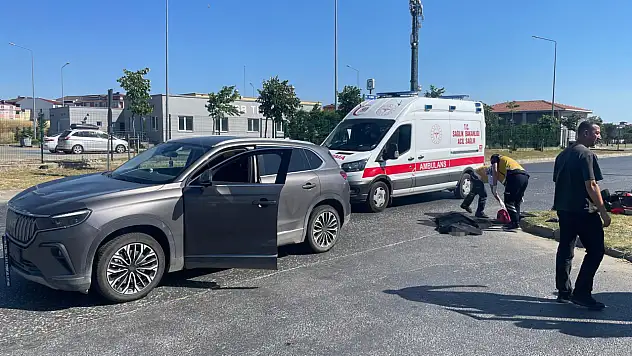 Otomobilin çarptığı elektrikli motosikletli genç can verdi!