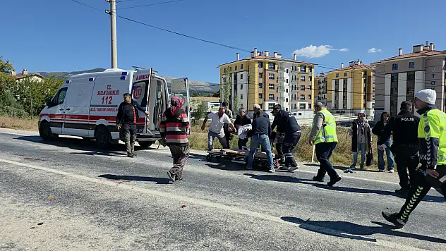 Otomobille motosiklet çarpıştı, 1 genç hayatını kaybetti!