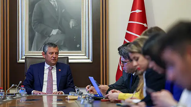 Özgür Özel'den son dakika yeni parti açıklaması: İkinci bir parti hazır etmek lazım olabilir