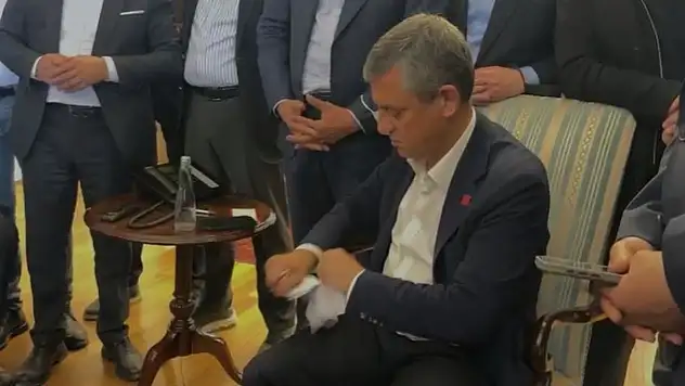 Özgür Özel mutlak butlan tebligatını yırttı