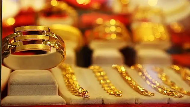 Piyasalarda altın rüzgarı: Fed beklentileri ve istihdam verileri altını uçurdu