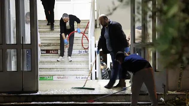 Saldırının yaşandığı Ayser Çalık Ortaokulu'nda izler siliniyor