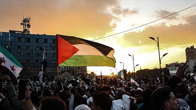 Şam'da 14 yıl sonra bir ilk! Ramazan topu yeniden ateşlendi
