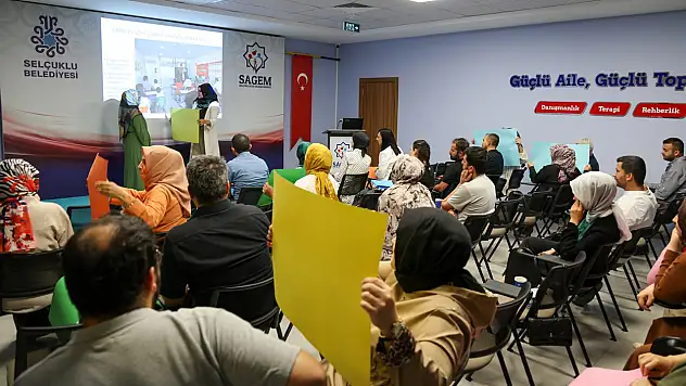 Selçuklu'da ebeveynlere özel seminer: Okula uyum süreci masaya yatırıldı