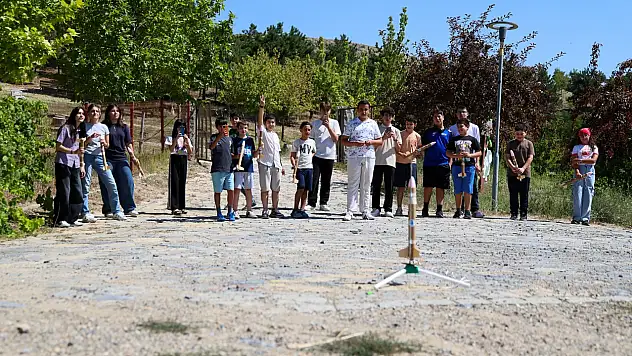 Selçuklu'da geleceğin mühendisleri yetişiyor: Havacılık ve Uzay Yaz Kursu tamamlandı
