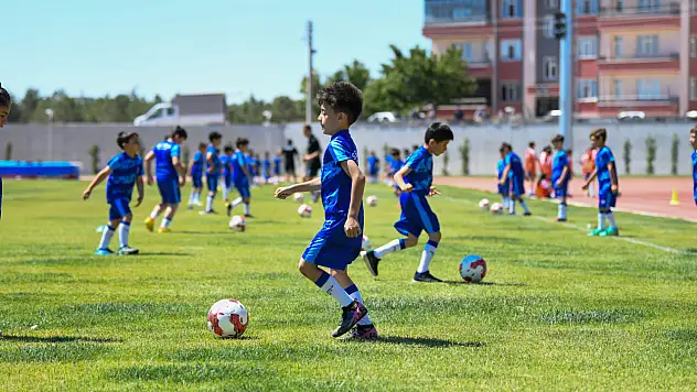 Selçuklu'da yaz spor okulları başladı: Türkiye'nin en kapsamlı merkezinde ilk eğitim heyecanı