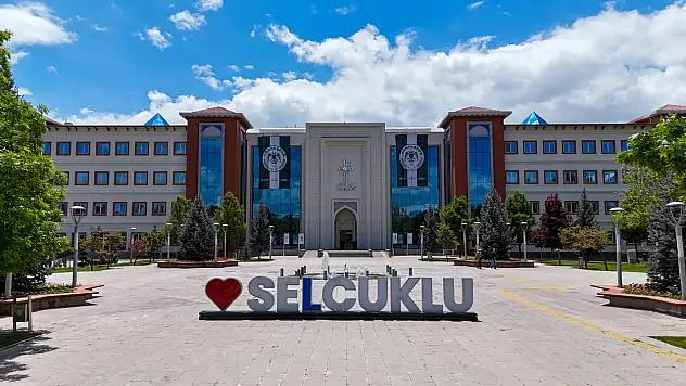 Selçuklu'nun sembol mekanları yeşil beyazla donatıldı