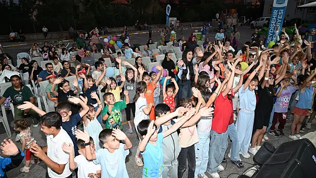 Seydişehir'de çocukların şenlik sevinci: Mahalle mahalle gezerek eğlendiler