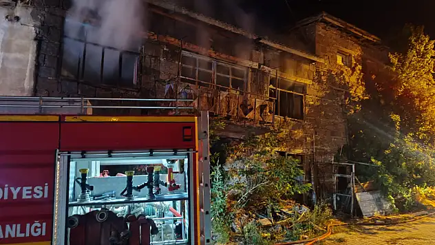 Seydişehir'de korkutan yangın: 2 katlı müstakil ev alevlere teslim oldu