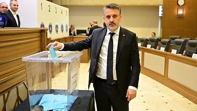 Son dakika: Bursa Büyükşehir Belediyesi AK Parti'ye geçti