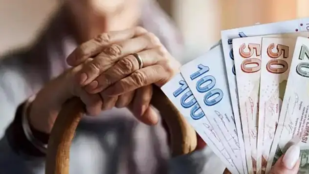 Son dakika haberi: En düşük emekli aylığı düzenlemesi TBMM'den geçti