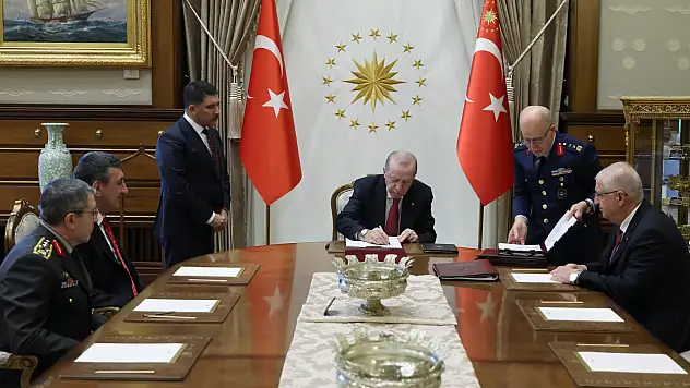 Son dakika: YAŞ kararları açıklandı!