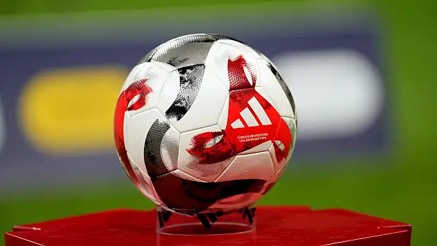 Süper Lig'de ara sona erdi: Derbi heyecanı ve kritik zirve yarışı