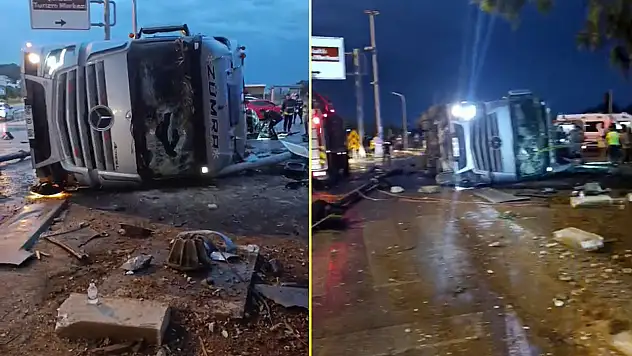 TIR, dolmuş durağına devrildi: 2 genç hayatını kaybetti