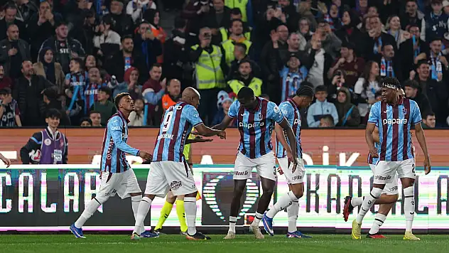 Trabzonspor sahadan zaferle ayrıldı: Kritik maçta 2-1'lik üstünlük!