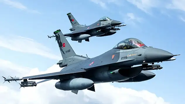 Türk F-16'larından Baltık'ta kritik görev: Rus uçaklarına karşı müttefik jetleriyle havalandılar!