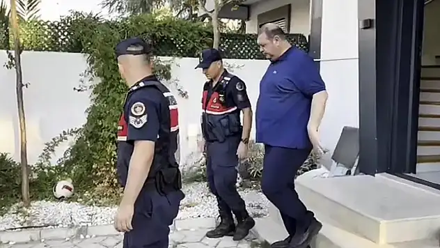 Tutuklanan Menderes Belediye Başkanı İlkay Çiçek görevden uzaklaştırıldı