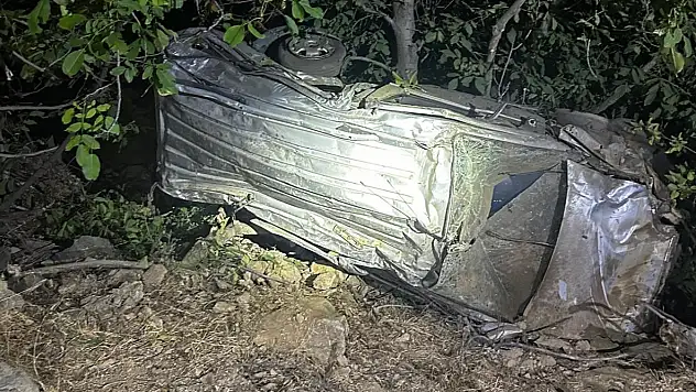 Uçuruma yuvarlanan araç dehşet saçtı: 4 ölü, 5 yaralı